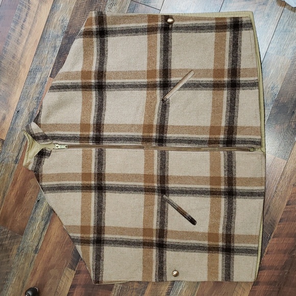 Vintage Tan and Brown Plaid Wool Zipper Closure Cape - Picture 8 of 9